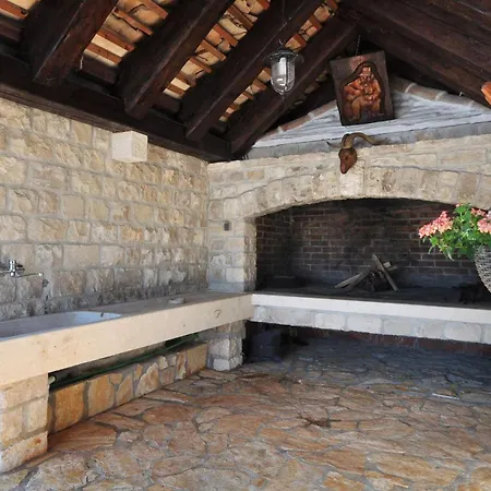 House Tonka * Pucisca